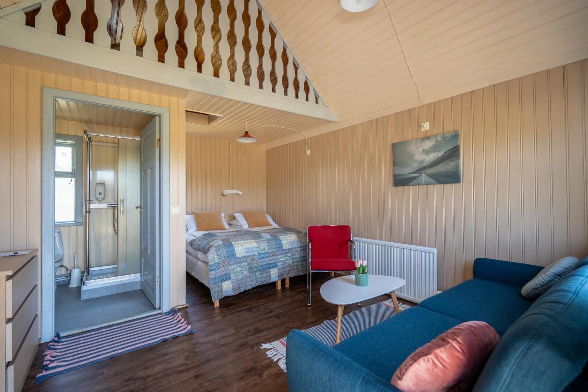 Efri-vik Lodge *